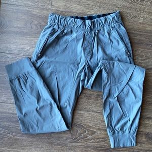 Eddie Bauer hiking joggers - Size 4 - grey